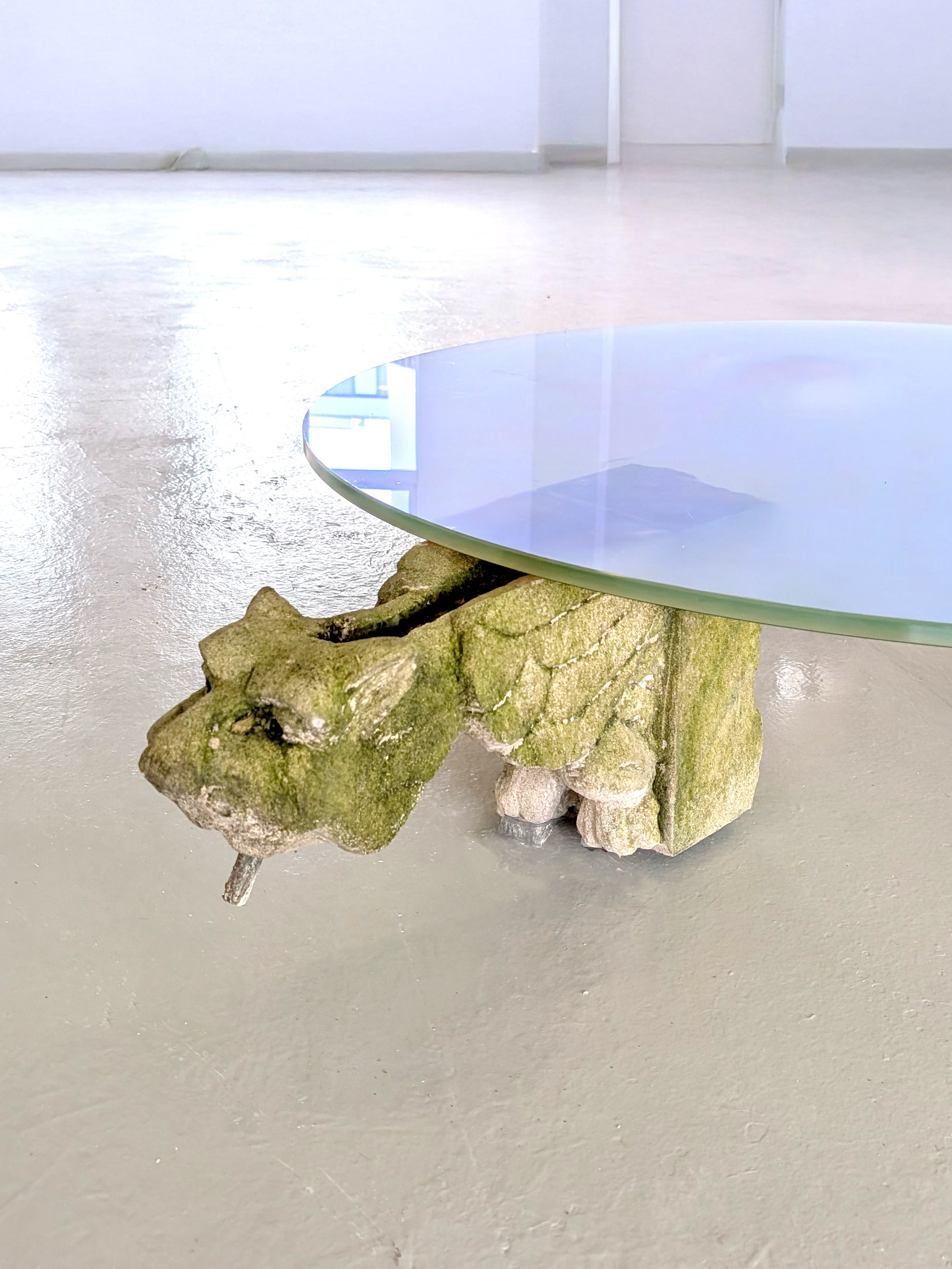 Table, detail