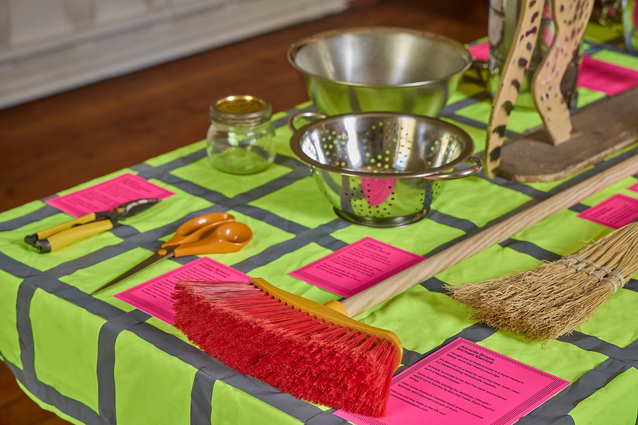 Objects on the table, detail