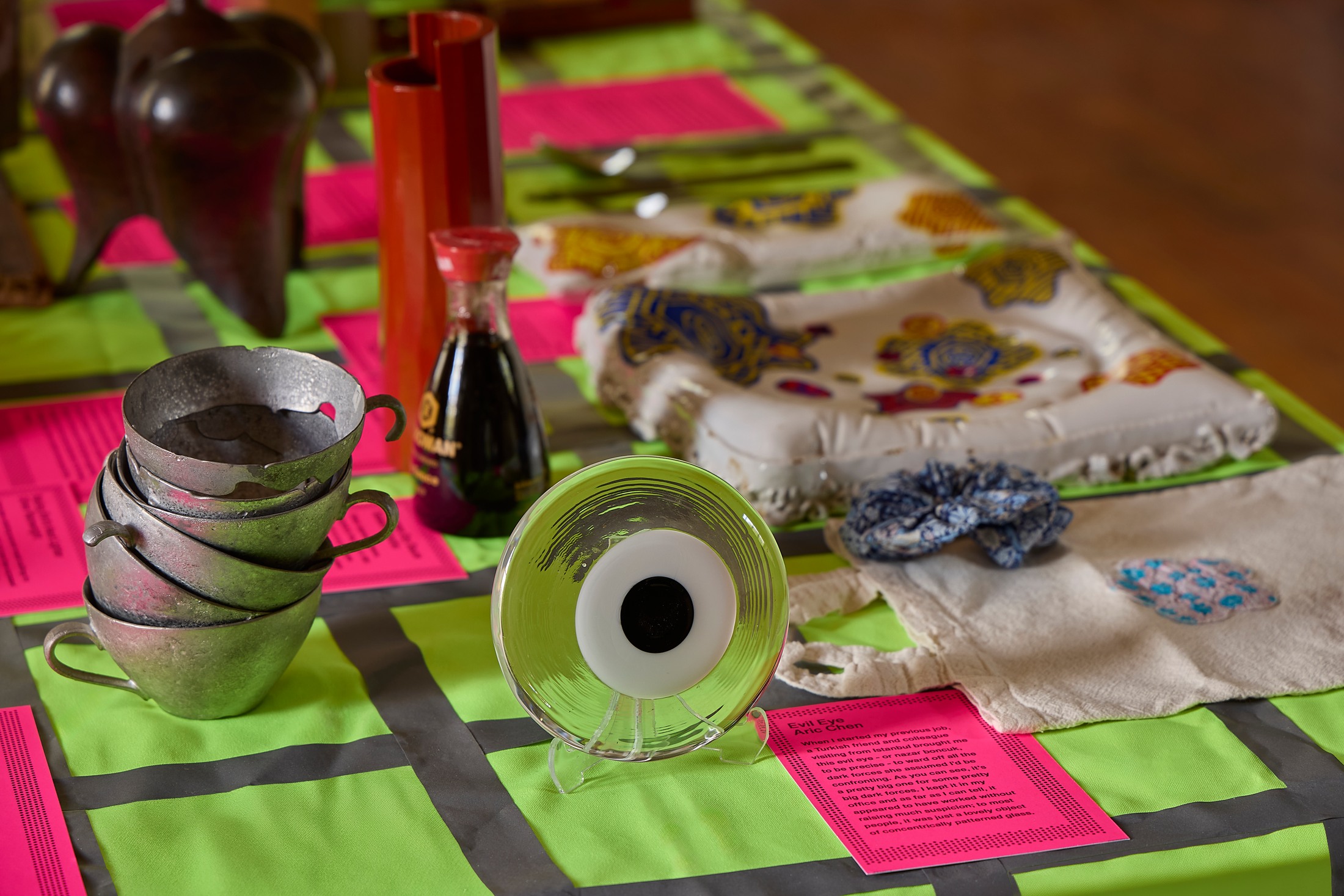 Objects on the table, detail